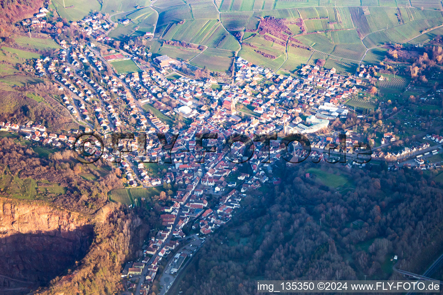 From the east in Albersweiler in the state Rhineland-Palatinate, Germany