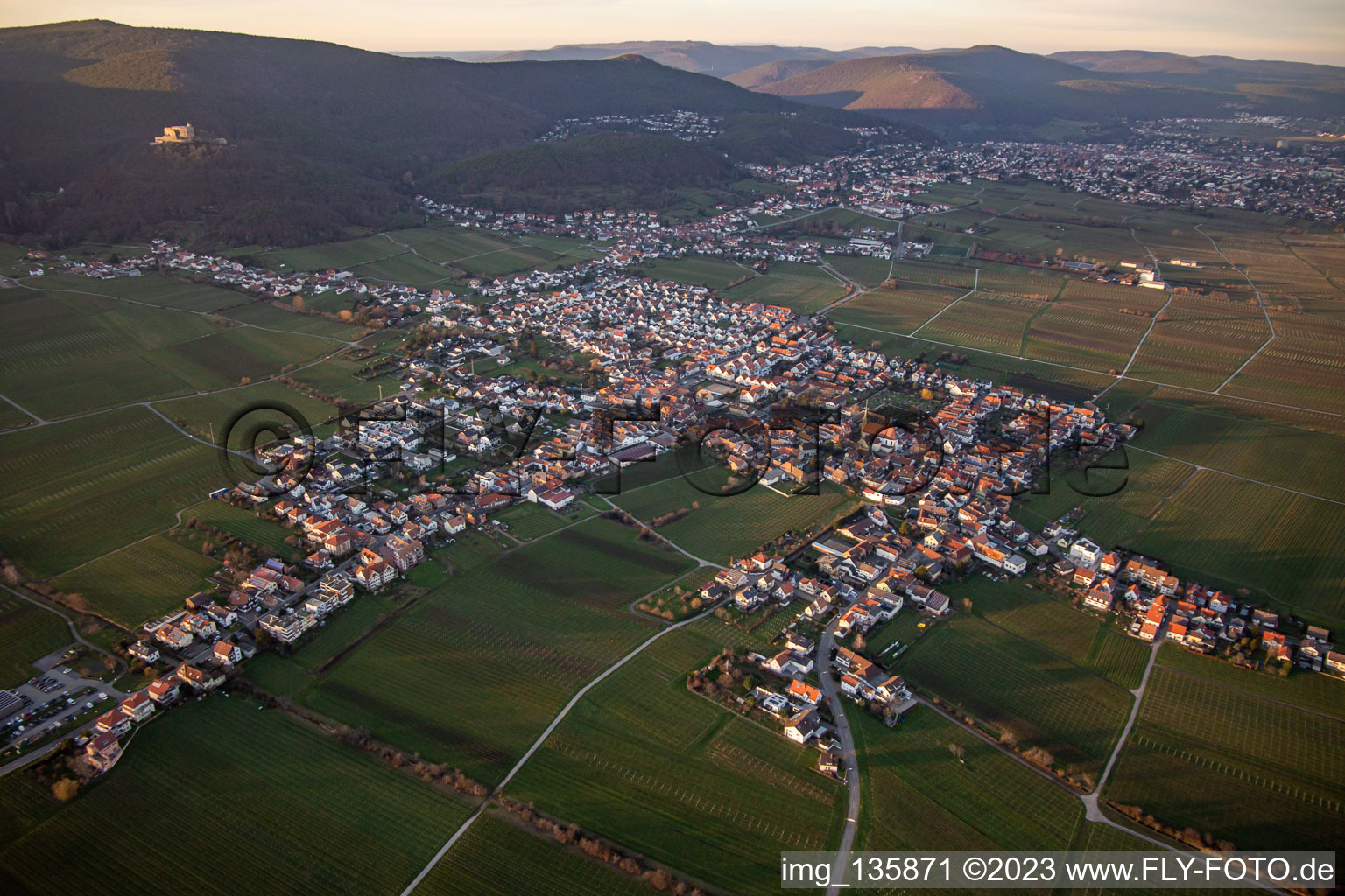 From the southeast in the district Diedesfeld in Neustadt an der Weinstraße in the state Rhineland-Palatinate, Germany