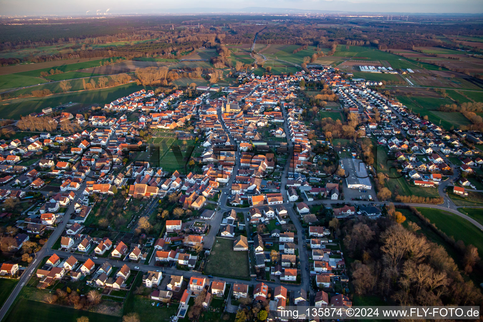 From the west in the district Geinsheim in Neustadt an der Weinstraße in the state Rhineland-Palatinate, Germany