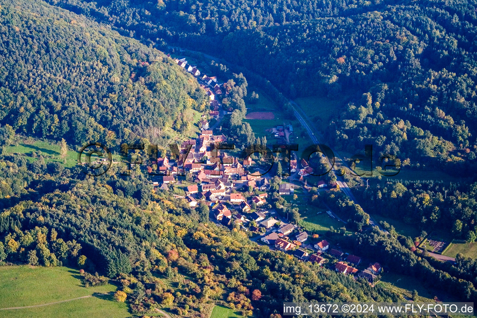 Oblique view of District Münchweiler in Münchweiler am Klingbach in the state Rhineland-Palatinate, Germany