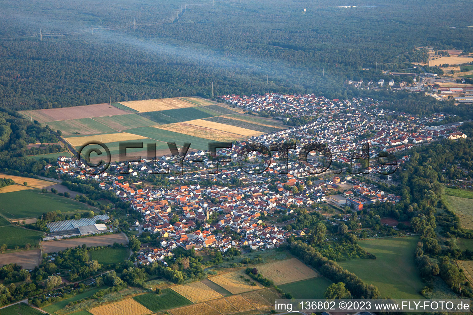 From the southeast in the district Sondernheim in Germersheim in the state Rhineland-Palatinate, Germany