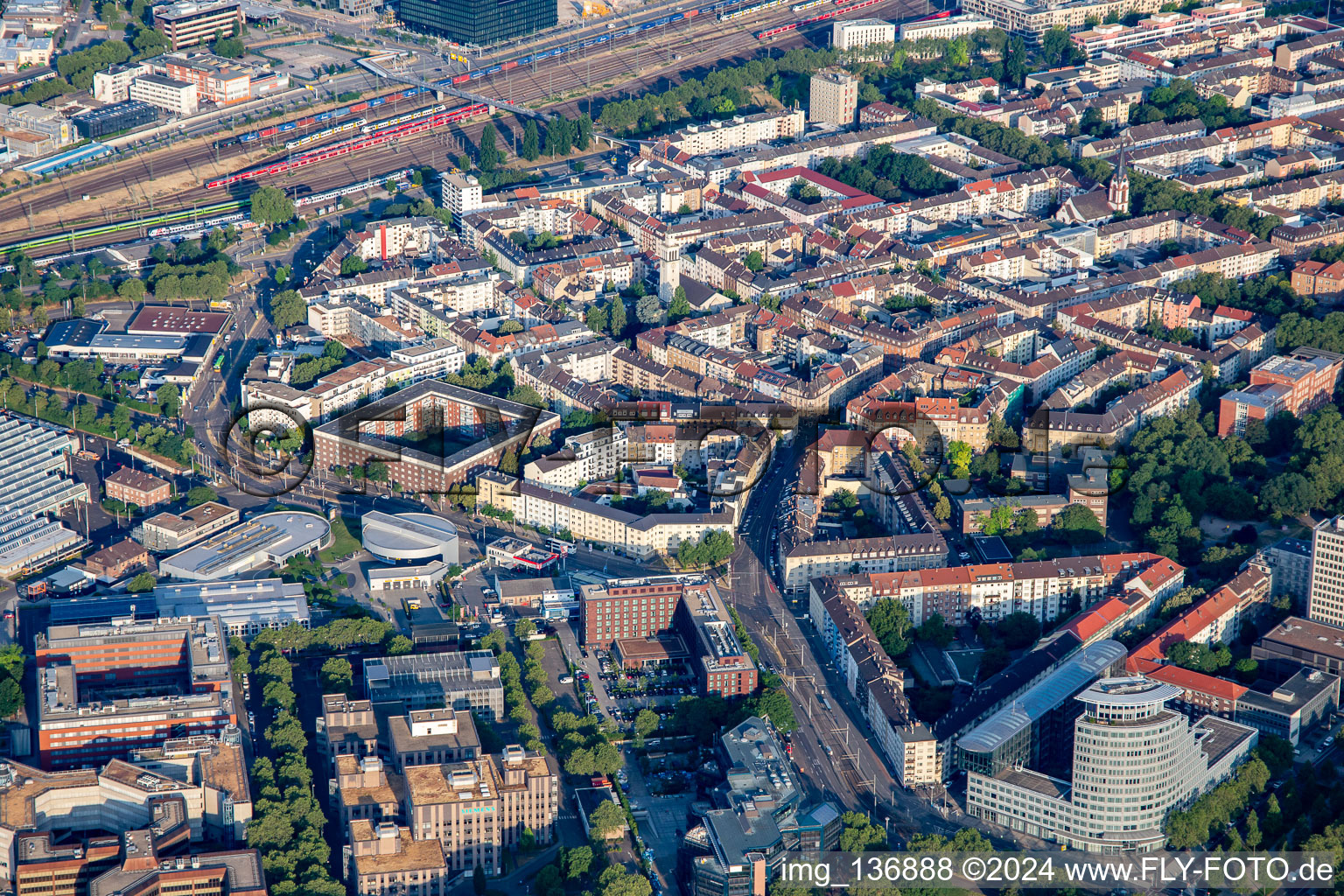 Seckenheimer Straße and B37 in the district Oststadt in Mannheim in the state Baden-Wuerttemberg, Germany