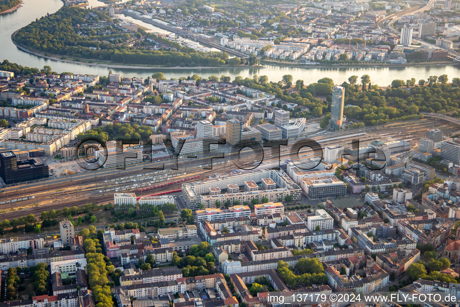 Railway tracks and main station between B37 and Lindenhof in the district Schwetzingerstadt in Mannheim in the state Baden-Wuerttemberg, Germany