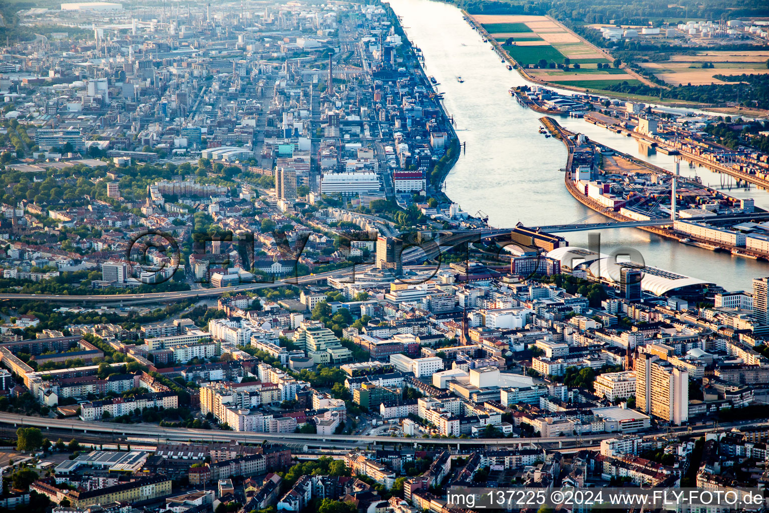 B44 elevated road to Theodor Heuss Bridge in the district Mitte in Ludwigshafen am Rhein in the state Rhineland-Palatinate, Germany