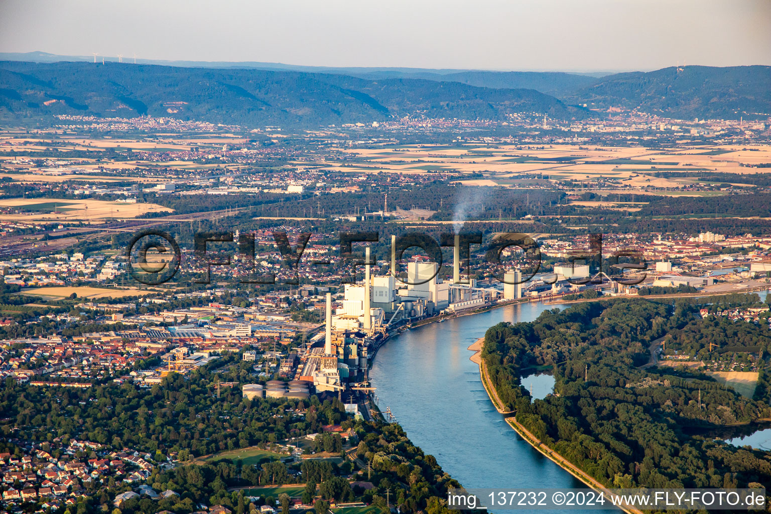 Large power plant Mannheim GKM from the west in the district Neckarau in Mannheim in the state Baden-Wuerttemberg, Germany