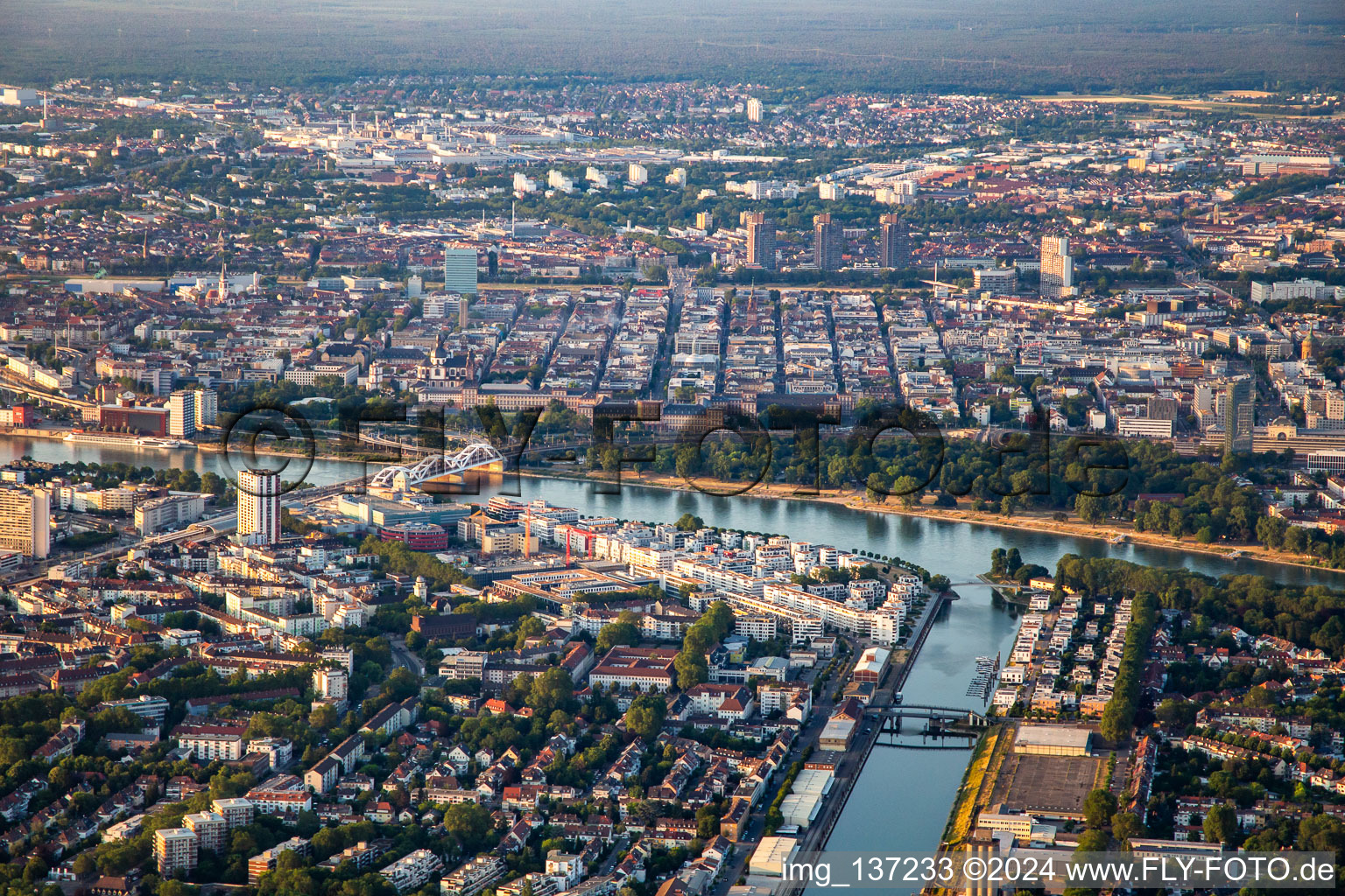 City of squares in a horseshoe-shaped ring on the other side of the Rhine in the district Innenstadt in Mannheim in the state Baden-Wuerttemberg, Germany