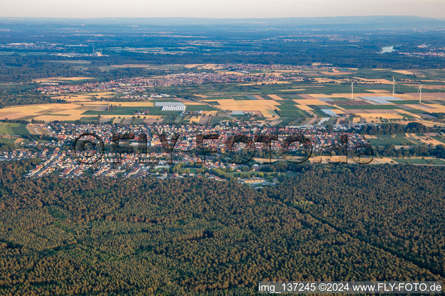 From the north in Dudenhofen in the state Rhineland-Palatinate, Germany