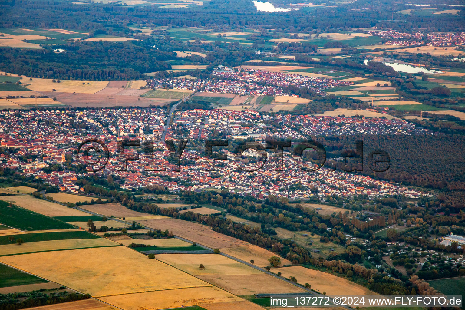 From the northwest in Rülzheim in the state Rhineland-Palatinate, Germany