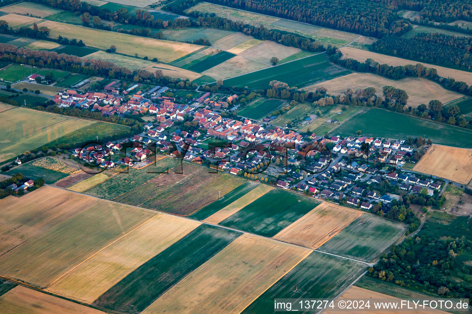 From the north in Herxheimweyher in the state Rhineland-Palatinate, Germany