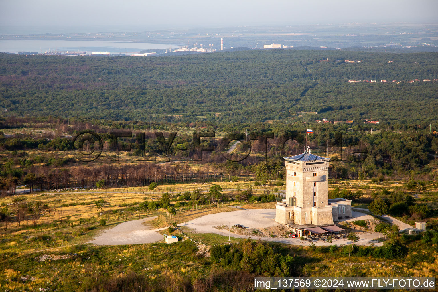 Cerje watchtower on the hills / Drevored hvaležnosti in Miren-Kostanjevica in the state Slovenia, Slovenia