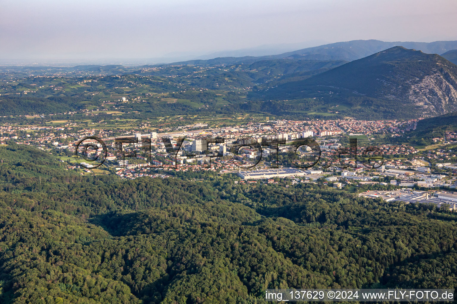 From the southeast in Nova Gorica in the state Slovenia, Slovenia