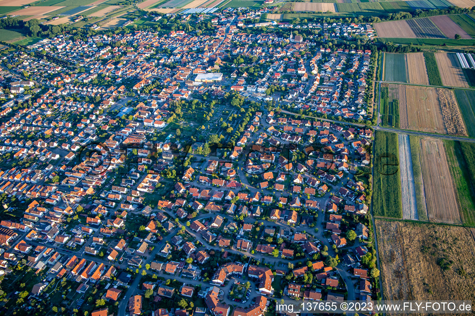 From the north in the district Offenbach in Offenbach an der Queich in the state Rhineland-Palatinate, Germany