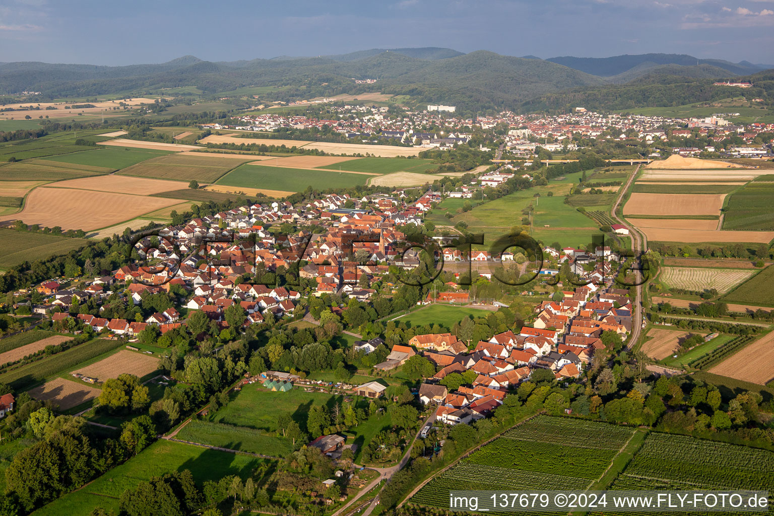 From northeast in the district Drusweiler in Kapellen-Drusweiler in the state Rhineland-Palatinate, Germany