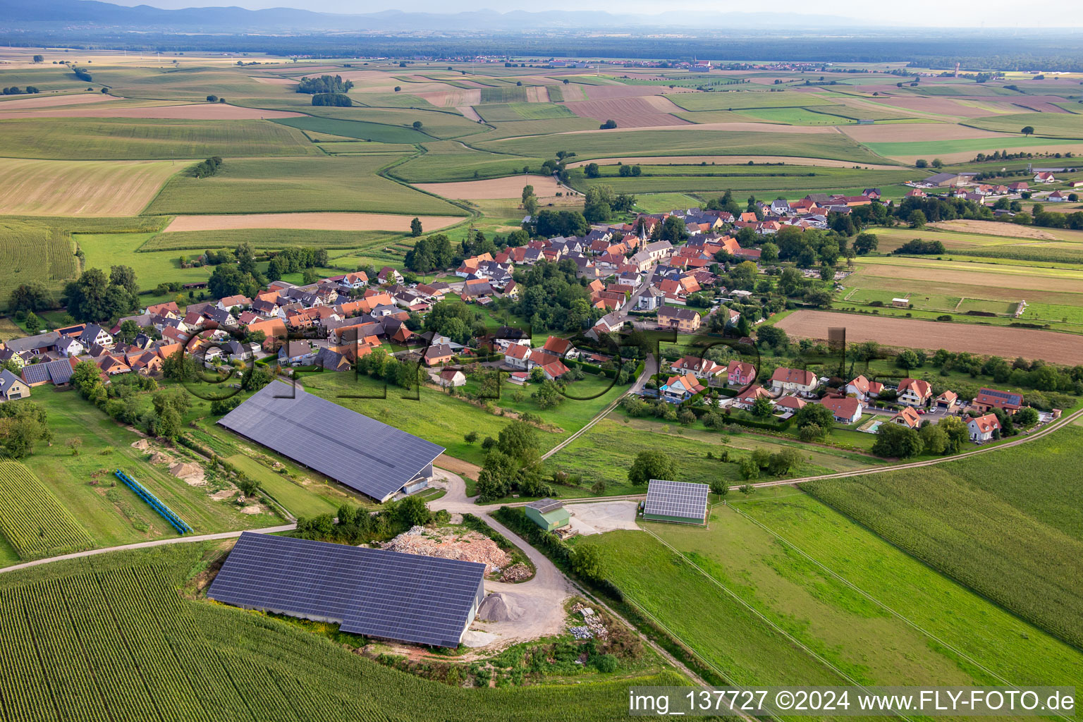 From the southeast in Siegen in the state Bas-Rhin, France