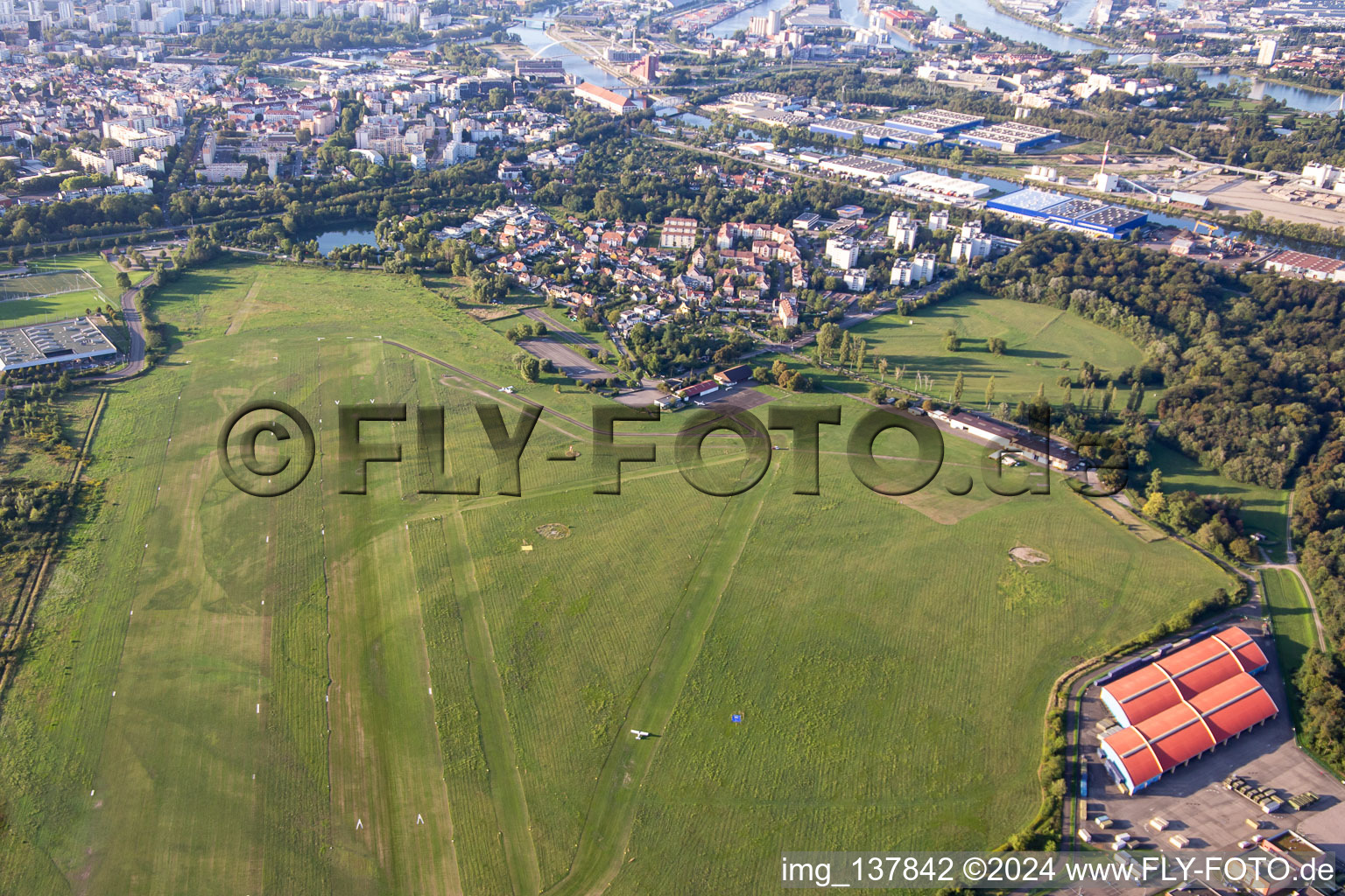 Aerial view of Aérodrome Strasbourg polygons in the district Port du Rhin Centre Ouest in Straßburg in the state Bas-Rhin, France