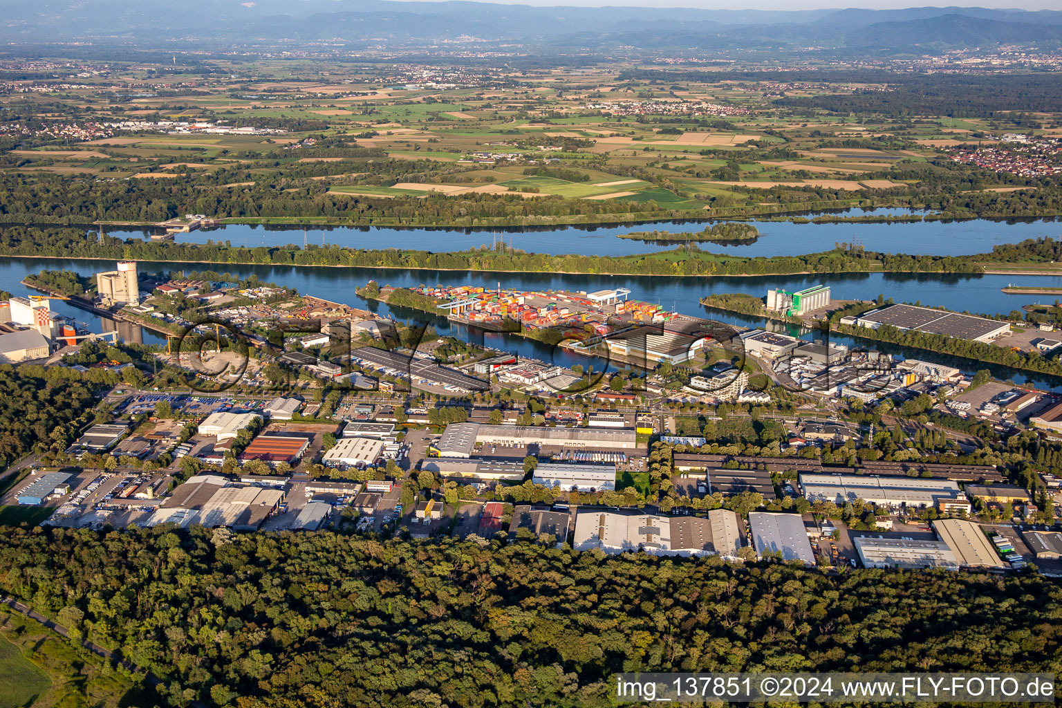 Rhine ports of Strasbourg Independent Port of Strasbourg Rhine Europe Terminals (siège social) with Contargo Sarl in the district Port du Rhin Sud in Straßburg in the state Bas-Rhin, France