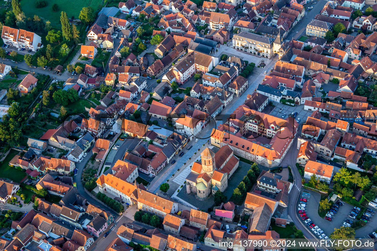 Rue du Gén de Gaulle with Porte basse ou Porte de la Vierge, Tour de l'Ecole, Tour de l'Horloge ou Zittgloeckel in Rosheim in the state Bas-Rhin, France