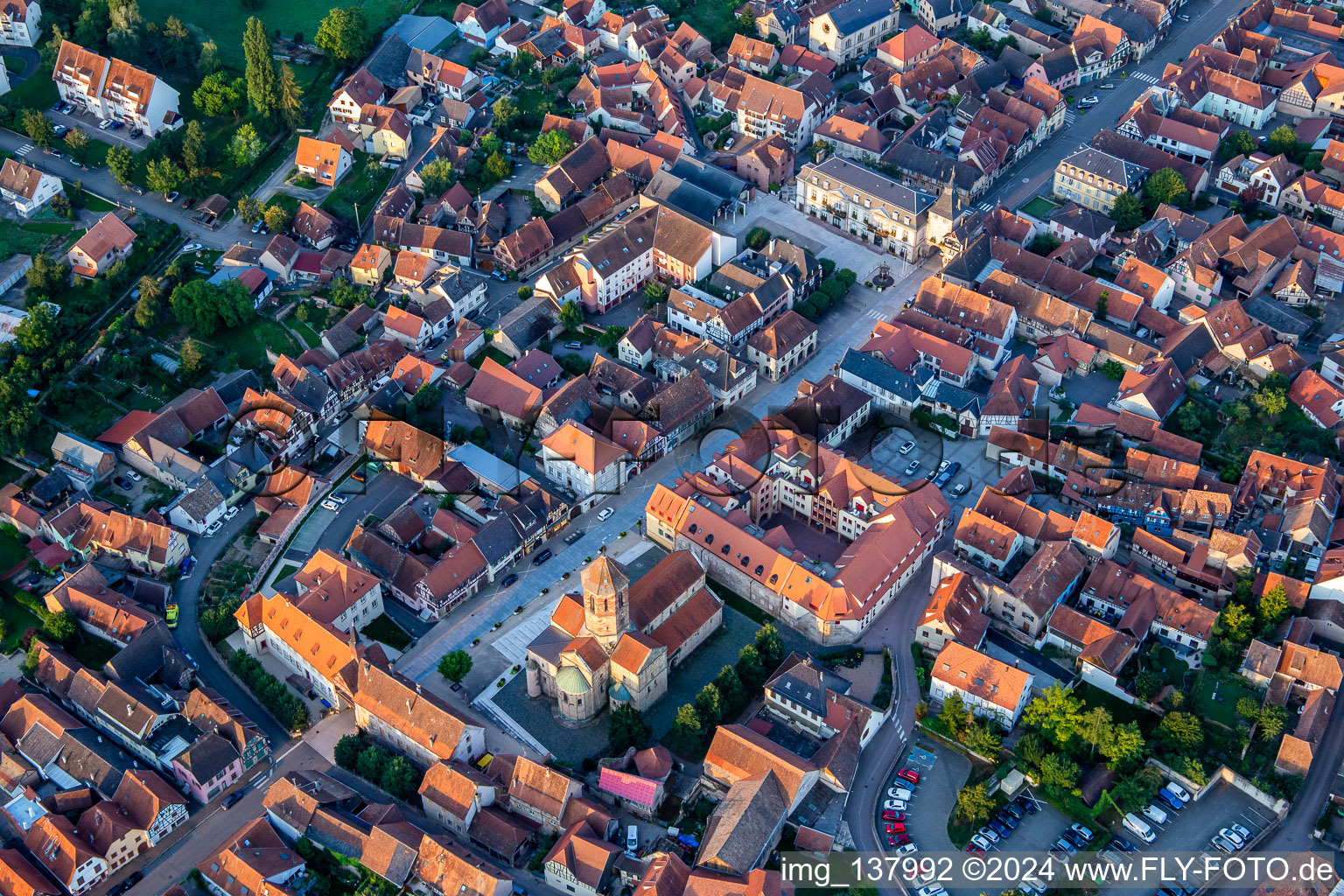 Aerial view of Rue du Gén de Gaulle with Porte basse ou Porte de la Vierge, Tour de l'Ecole, Tour de l'Horloge ou Zittgloeckel in Rosheim in the state Bas-Rhin, France