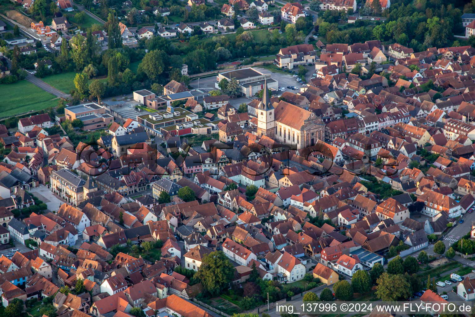 Rue du Gén de Gaulle with Eglise catholique Saint-Etienne from the northeast in Rosheim in the state Bas-Rhin, France