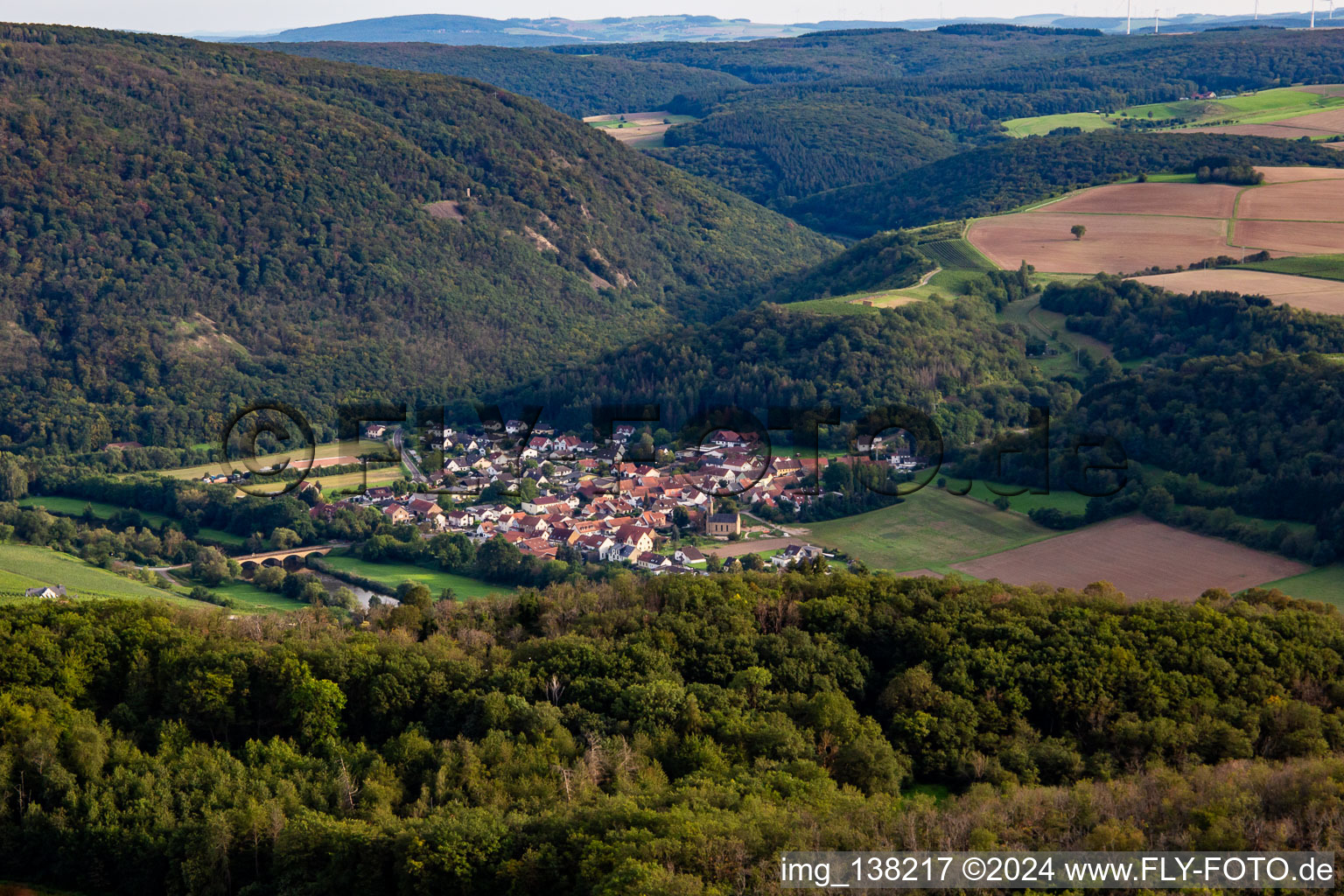 From the northwest in the district Oberhausen in Oberhausen an der Nahe in the state Rhineland-Palatinate, Germany