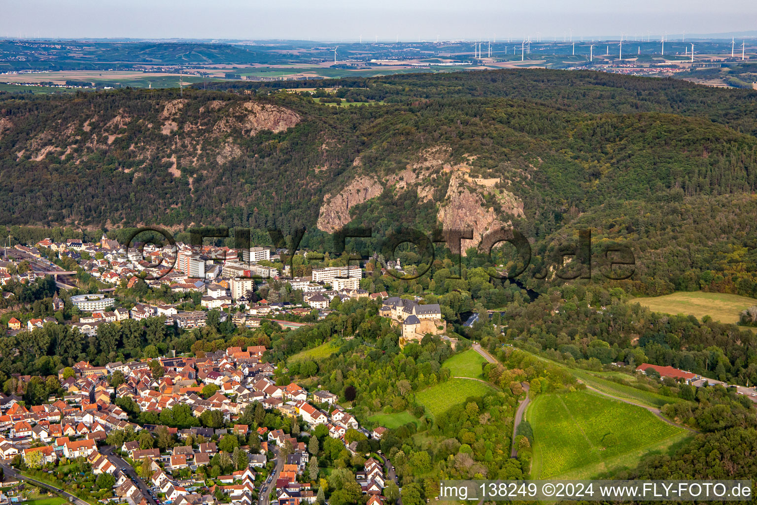 From the west in the district Ebernburg in Bad Kreuznach in the state Rhineland-Palatinate, Germany