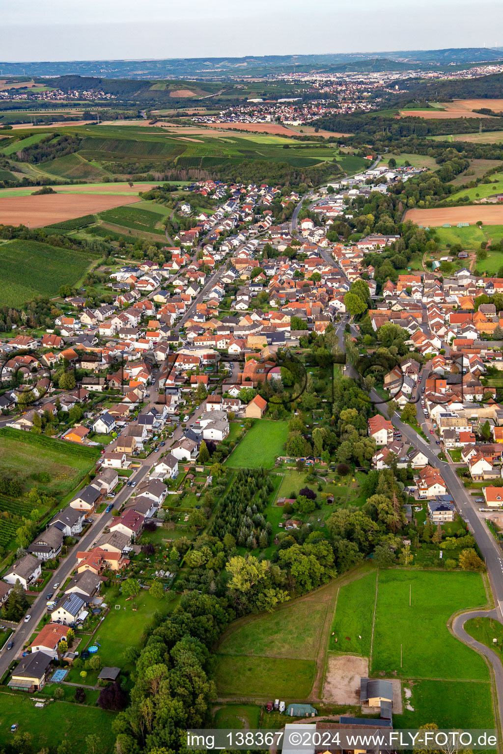 From the west in Weinsheim in the state Rhineland-Palatinate, Germany