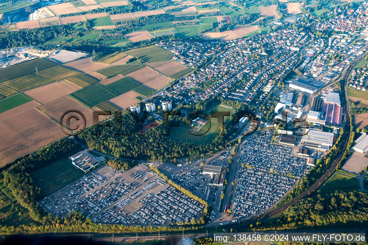 Oblique view of Alfred Kärcher SE & Co. KG and MOSOLF Logistics & Services GmbH, branch Illingen in Illingen in the state Baden-Wuerttemberg, Germany