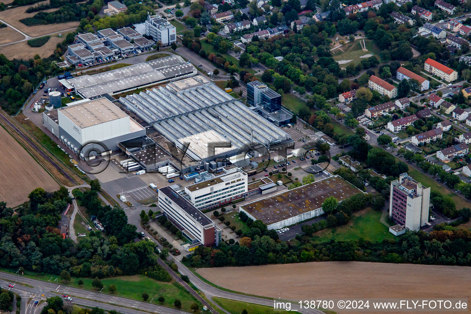 Oblique view of L'OREAL Production Germany GmbH & Co. KG in the district Nordweststadt in Karlsruhe in the state Baden-Wuerttemberg, Germany