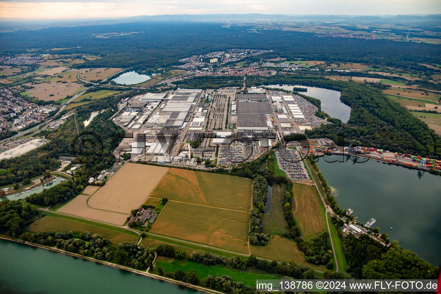 Daimler Truck AG, Mercedes-Benz Wörth plant in the Wörth automobile plant in the district Maximiliansau in Wörth am Rhein in the state Rhineland-Palatinate, Germany