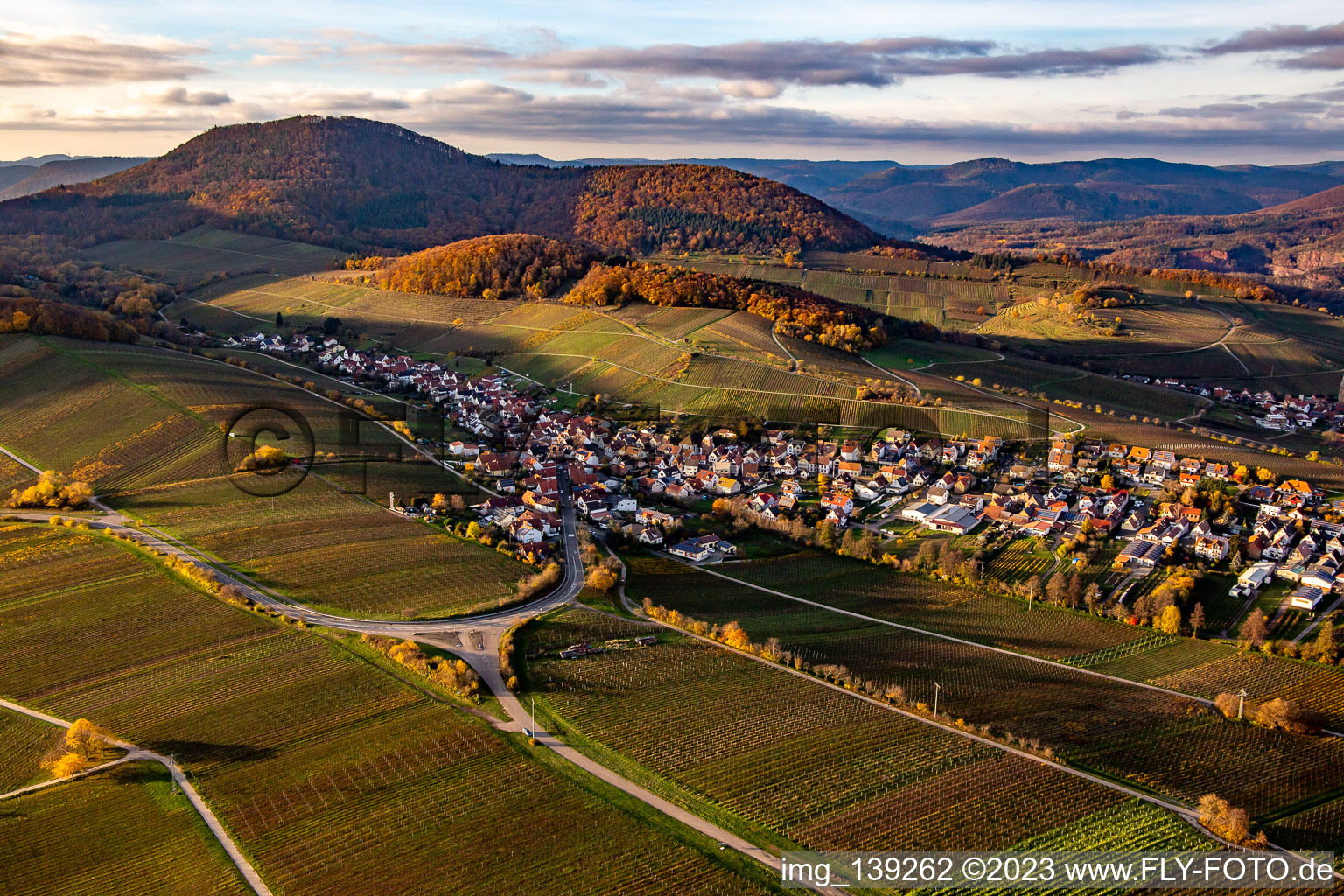 From the southeast in the district Arzheim in Landau in der Pfalz in the state Rhineland-Palatinate, Germany