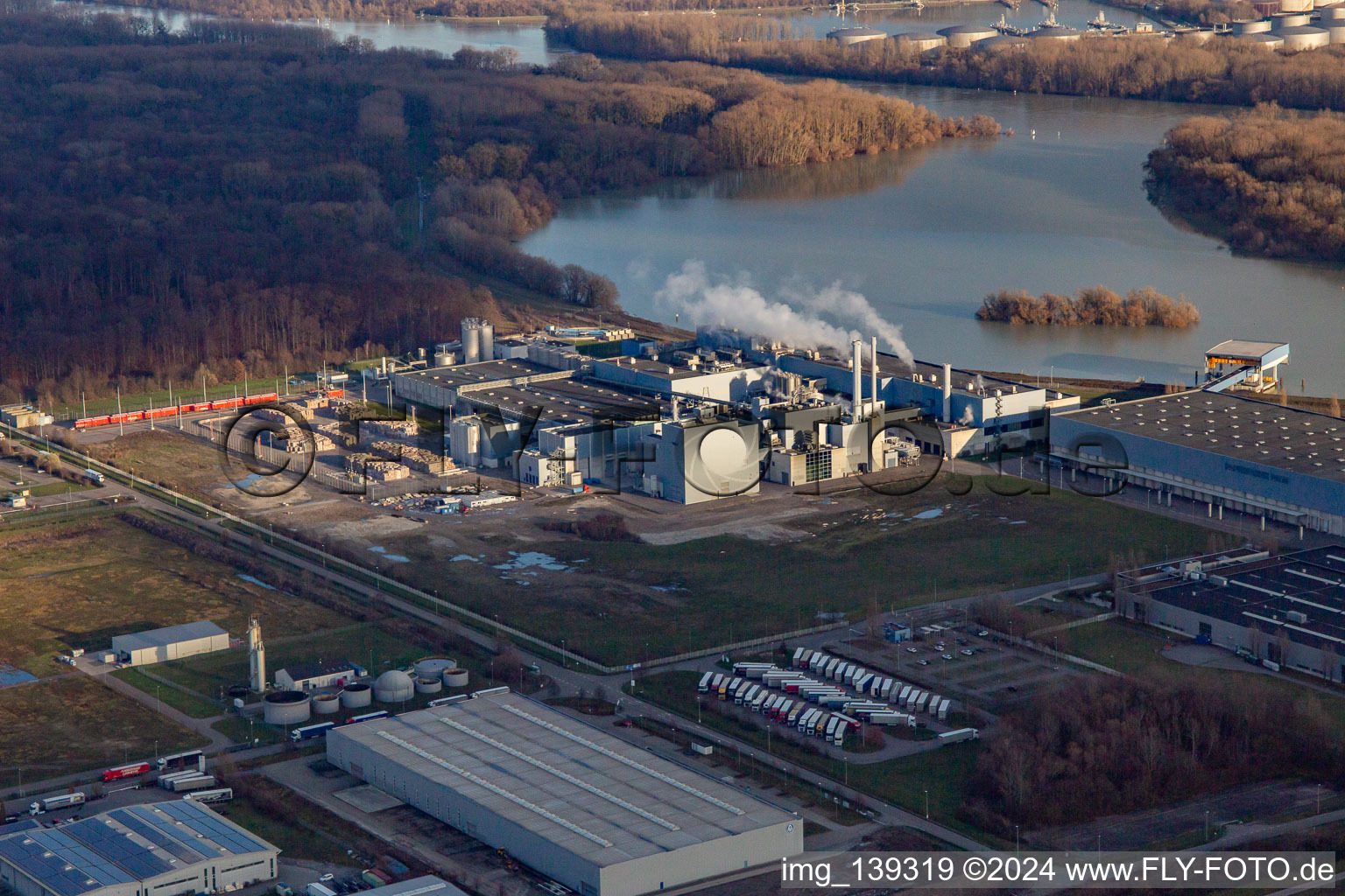 Palm paper mill from the northwest in Wörth am Rhein in the state Rhineland-Palatinate, Germany