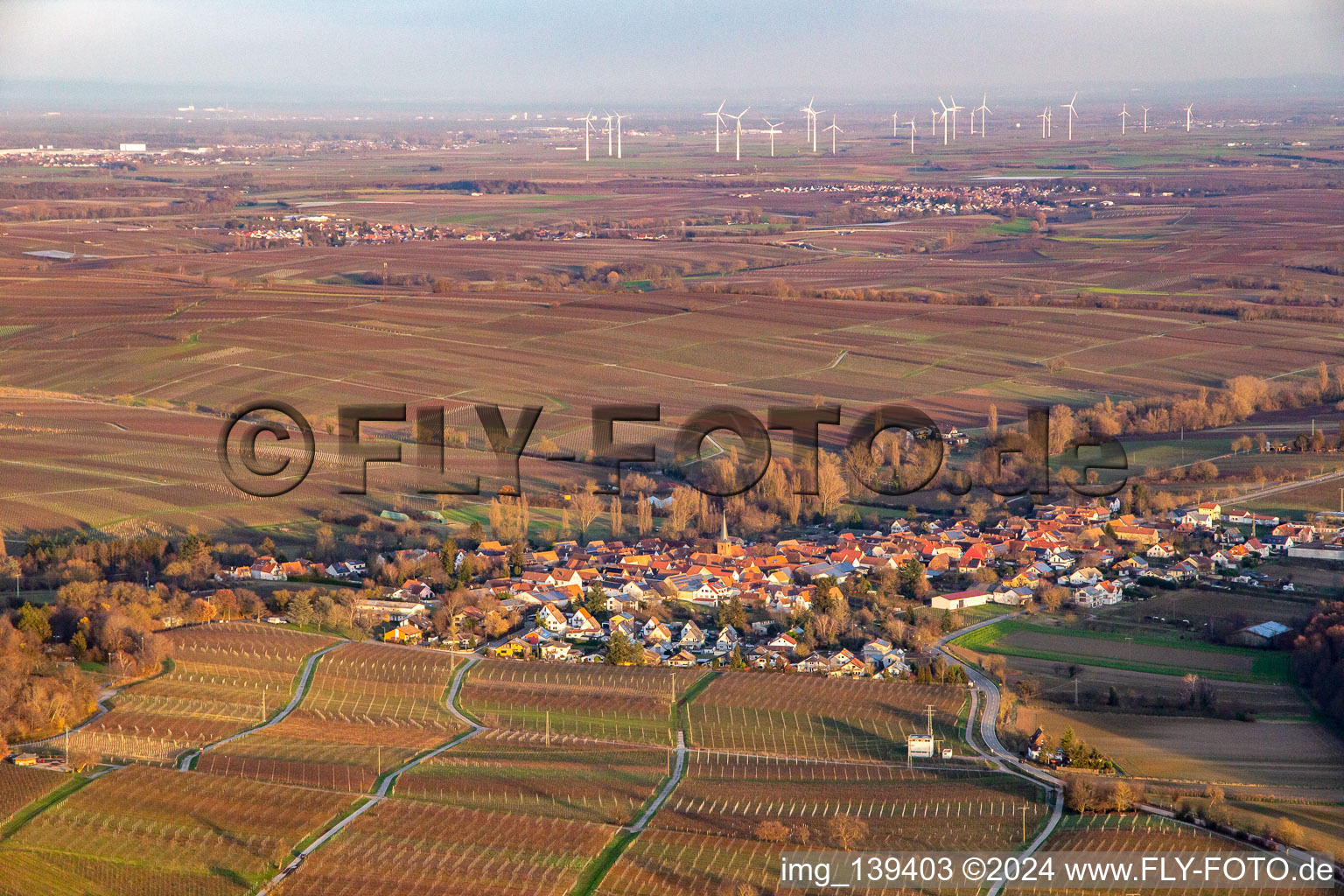 Aerial view of From the southwest in the district Heuchelheim in Heuchelheim-Klingen in the state Rhineland-Palatinate, Germany