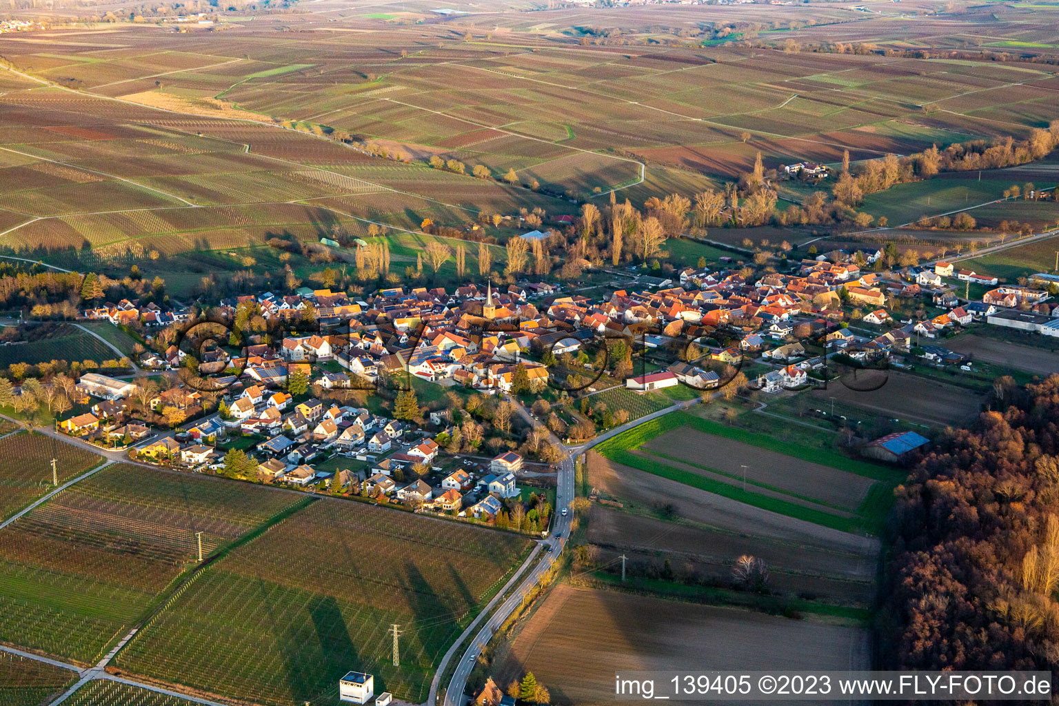 Aerial photograpy of From the southwest in the district Heuchelheim in Heuchelheim-Klingen in the state Rhineland-Palatinate, Germany