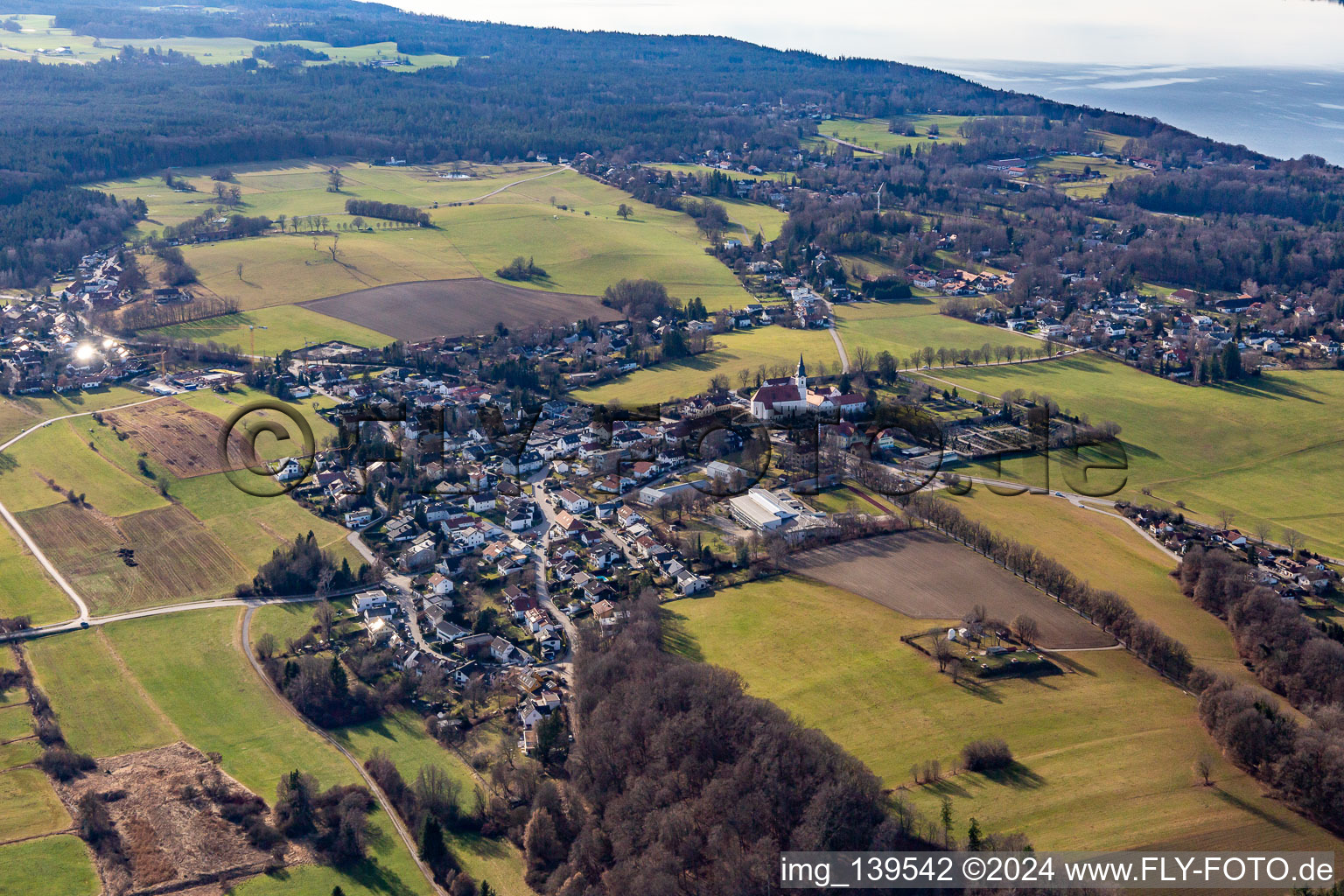 From the north in the district Aufkirchen in Berg in the state Bavaria, Germany