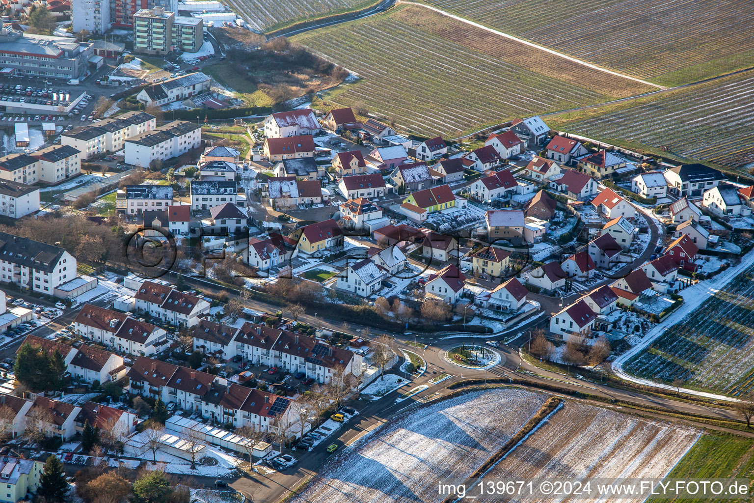 New development area Im Wingert in winter with snow in the district Pleisweiler in Bad Bergzabern in the state Rhineland-Palatinate, Germany