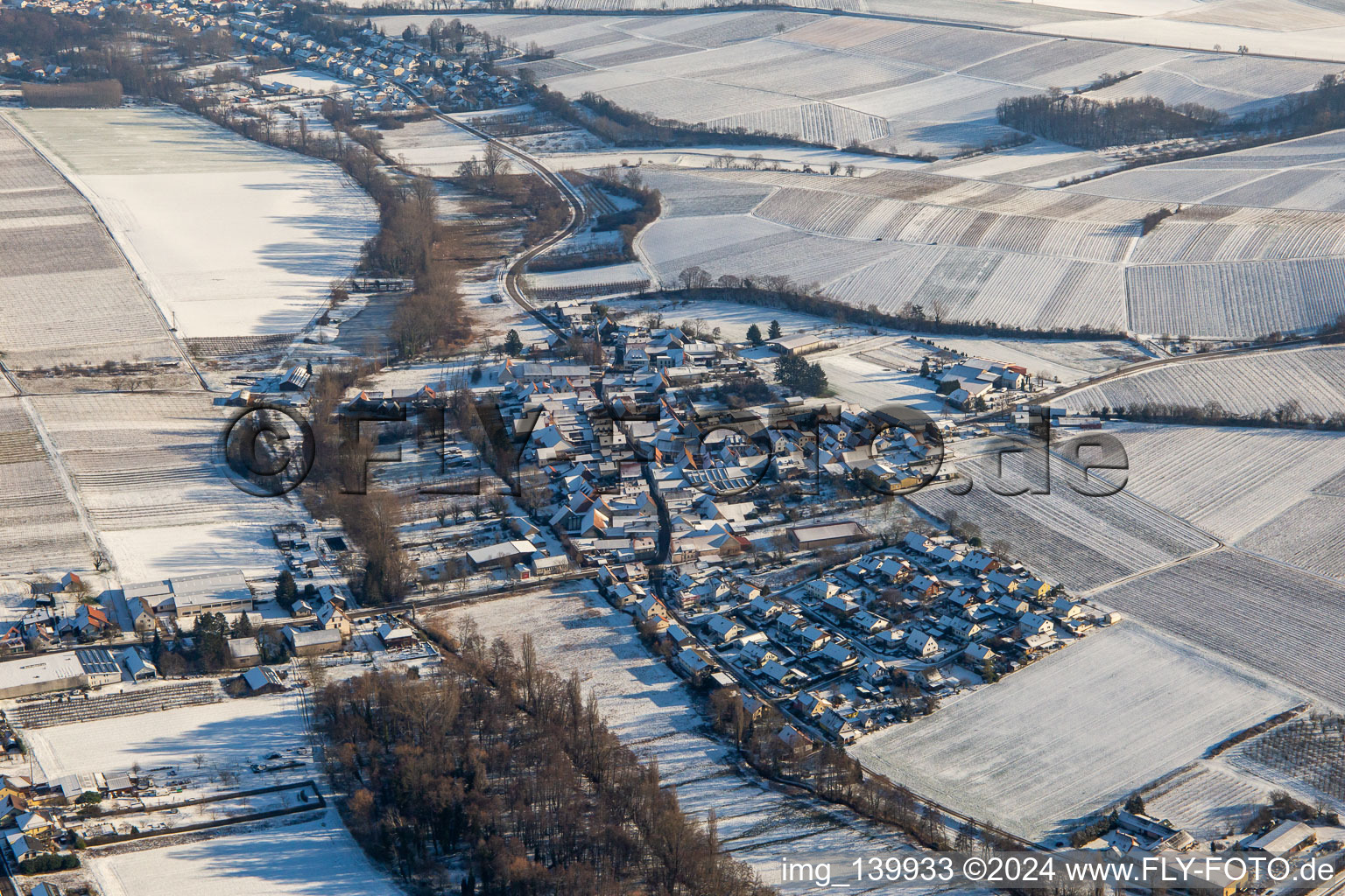 From the west in winter in the district Heuchelheim in Heuchelheim-Klingen in the state Rhineland-Palatinate, Germany