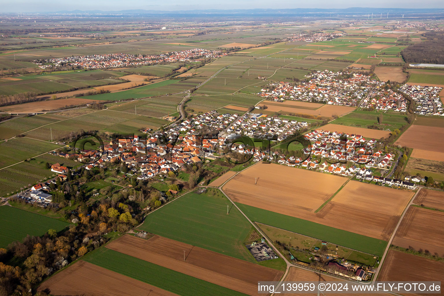 From the southwest in the district Dammheim in Landau in der Pfalz in the state Rhineland-Palatinate, Germany