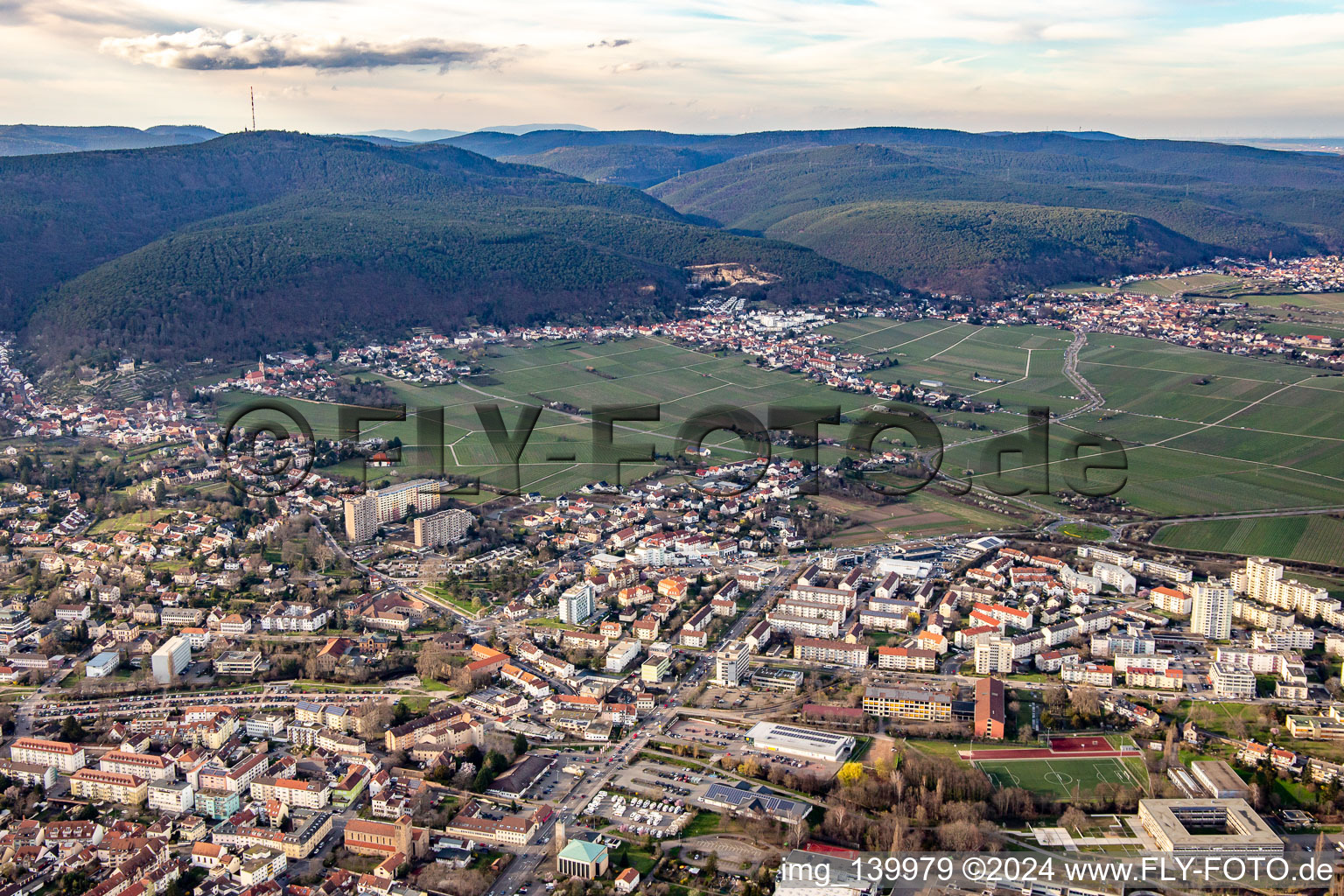 From the southeast in the district Haardt in Neustadt an der Weinstraße in the state Rhineland-Palatinate, Germany