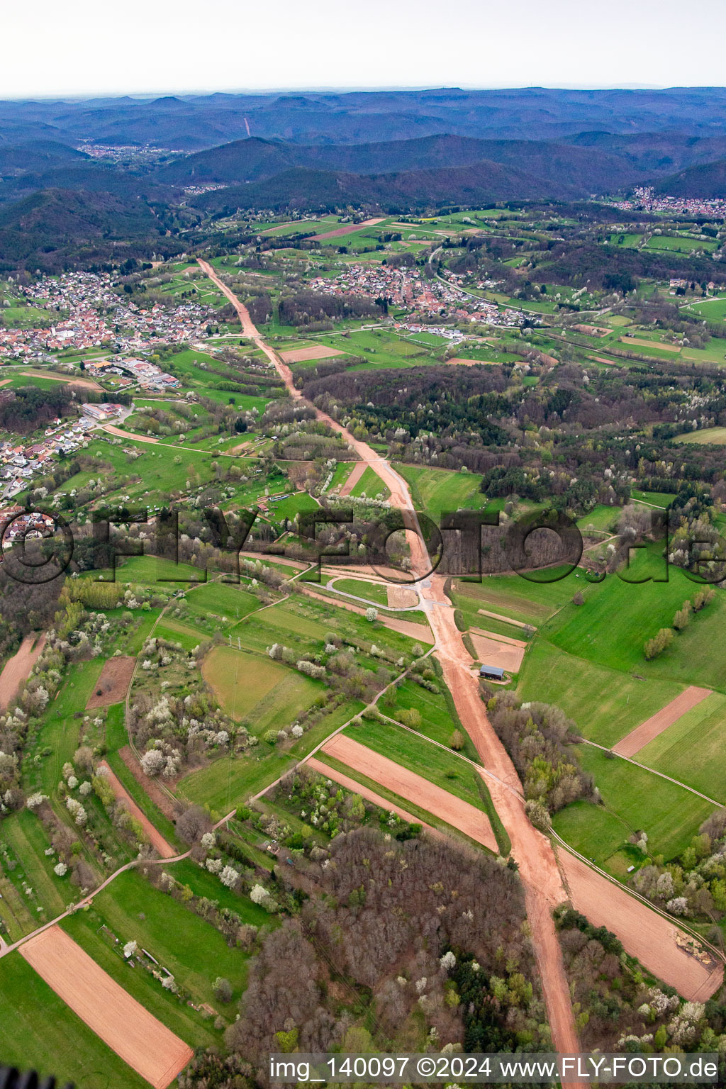 New construction of the 51 km section of the Trans-Europe Natural Gas Pipeline (TENP-I between the Netherlands and Switzerland) between Mittelbrunn and Klingenmünster in the district Gossersweiler in Gossersweiler-Stein in the state Rhineland-Palatinate, Germany