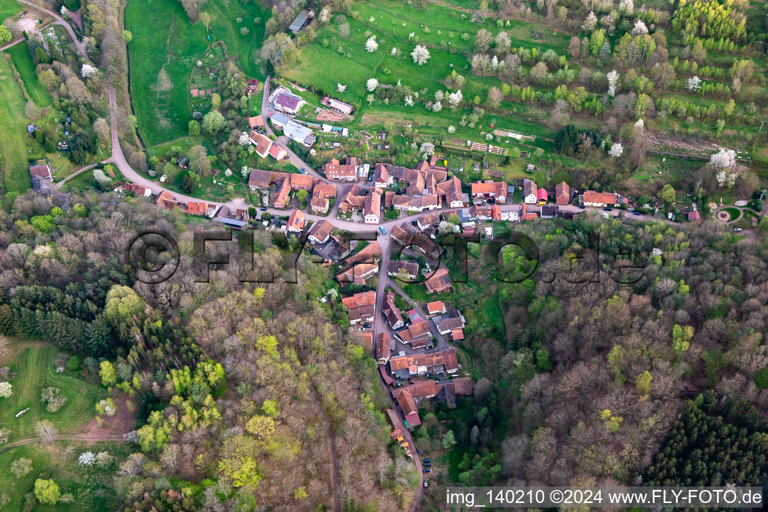 From the north in Oberschlettenbach in the state Rhineland-Palatinate, Germany