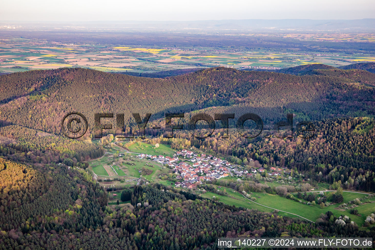 From the northwest in Böllenborn in the state Rhineland-Palatinate, Germany