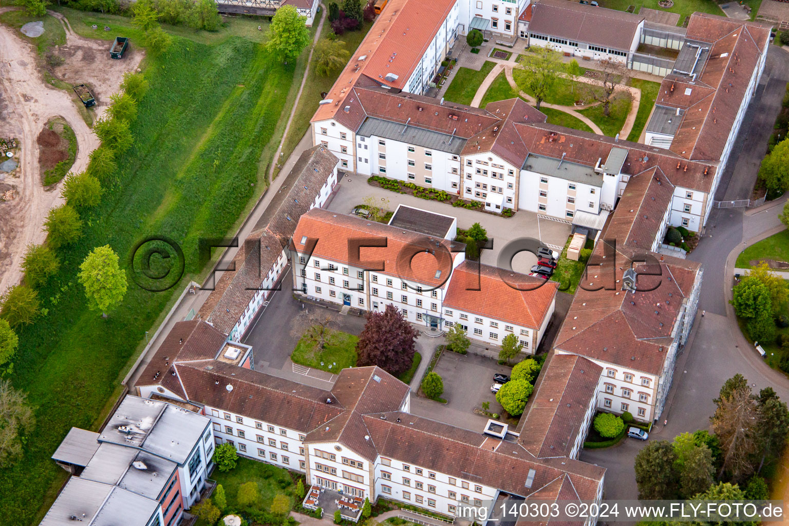 Aerial photograpy of Palatinate Clinic for Psychiatry and Neurology "Landeck" with Department of General Psychiatry and Addiction Disorders - Clinic for Psychiatry, Psychosomatics and Psychotherapy, Clinic for Forensic Psychiatry, Clinic for Gerontopsychiatry, Psychosomatics and Psychotherapy, Clinic for Neurology, Clinic for Psychiatry, Psychosomatics and Psychotherapy, Clinic for Child and Adolescent Psychiatry, Psychosomatics and Psychotherapy as well as Institute Outpatient Clinic, Psychiatric Institute Outpatient Clinics - Clinic for Psychiatry, Psychosomatics and Psychotherapy in Klingenmünster in the state Rhineland-Palatinate, Germany