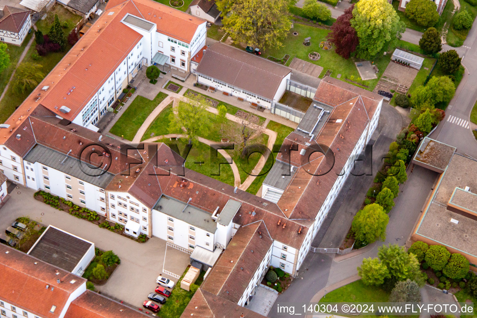 Oblique view of Palatinate Clinic for Psychiatry and Neurology "Landeck" with Department for General Psychiatry and Addiction Disorders – Clinic for Psychiatry, Psychosomatics and Psychotherapy, Clinic for Forensic Psychiatry, Clinic for Gerontopsychiatry, Psychosomatics and Psychotherapy, Clinic for Neurology, Clinic for Psychiatry, Psychosomatics and Psychotherapy, Clinic for Child and Adolescent Psychiatry, Psychosomatics and Psychotherapy as well as Institute Outpatient Clinic, Psychiatric Institute Outpatient Clinics - Clinic for Psychiatry, Psychosomatics and Psychotherapy in Klingenmünster in the state Rhineland-Palatinate, Germany