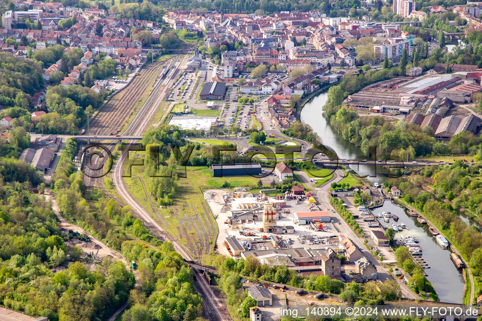 Train station and marina at lock 27 Saargemünd on the Saar-Coal Canal "Canal des houillères de la Sarre in Rémelfing in the state Moselle, France