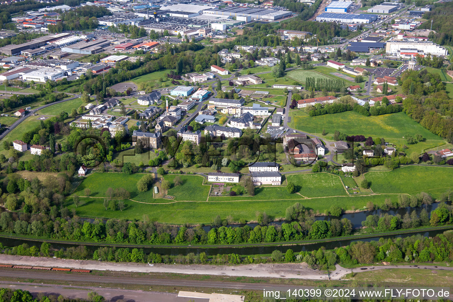 Aerial view of Specialized Hospital Center in the district Blauberg in Saargemünd in the state Moselle, France