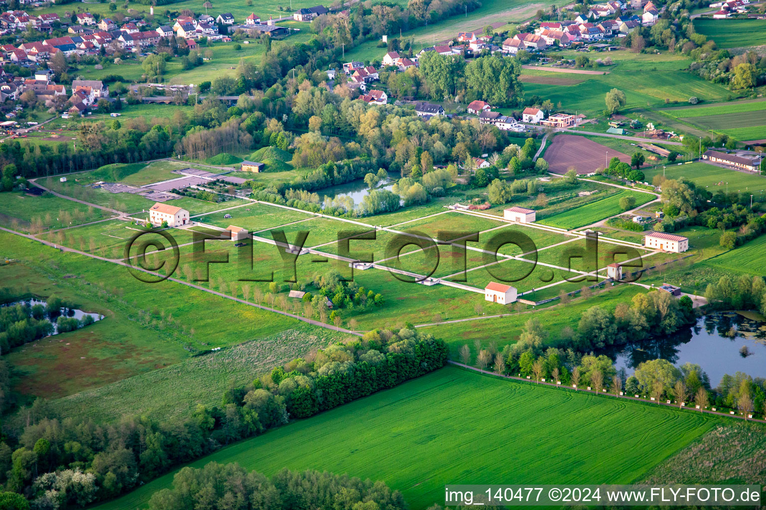 European Cultural Park Bliesbruck-Reinheim Information Center with Roman Tavern, Gallo-Roman Villa of Reinheim and Keltscher Farm in the district Reinheim in Gersheim in the state Saarland, Germany seen from above