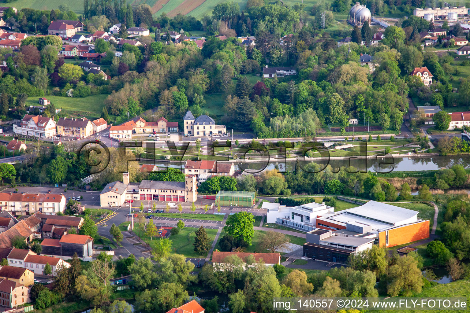 Parcours des cigognes / Stork promenade on the Canal des Houillères de la Sarre in Sarralbe in the state Moselle, France