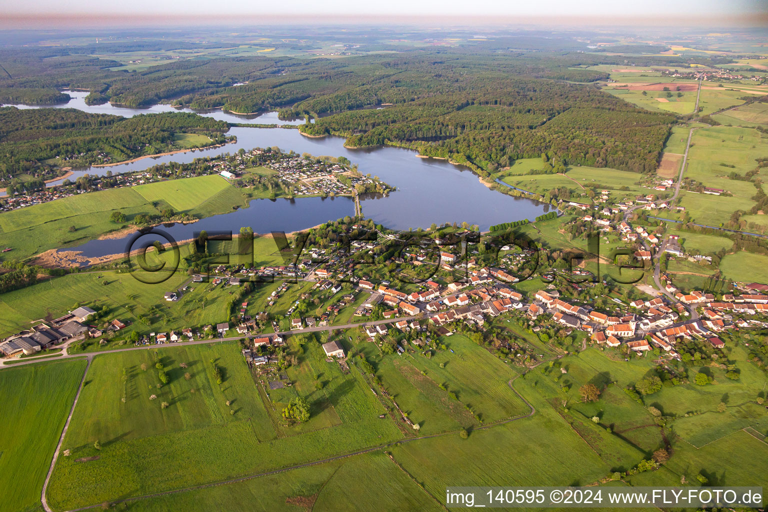 Place on the banks of the Grand Étang de Mittersheim dit le Lac Vert in Mittersheim in the state Moselle, France