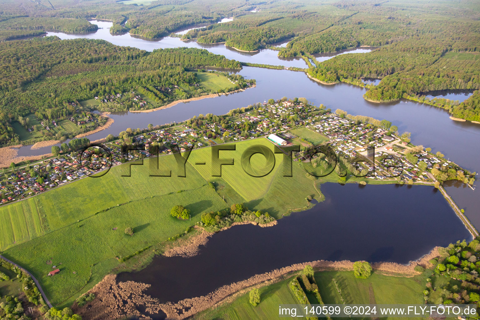 Camping Municipal Le Lac Vert at Hirschweyer in Mittersheim in the state Moselle, France