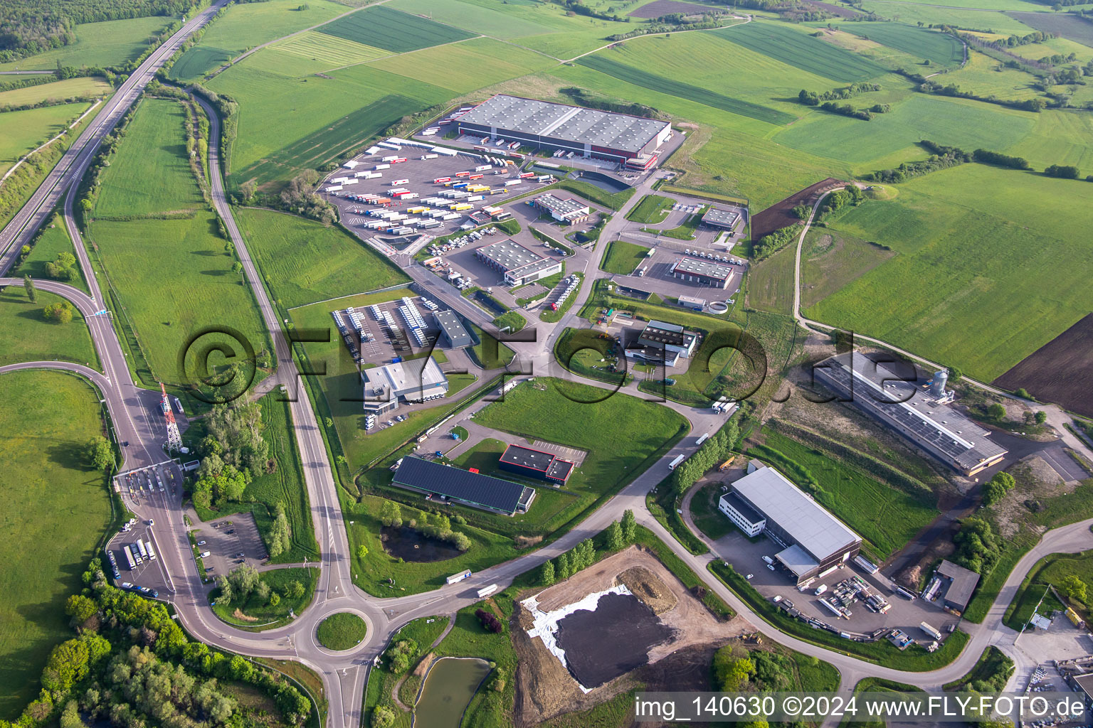 Aerial view of Industrial estate with KIMMEL LOGISTIK, KIMMEL LAVAGE, Dietrich Véhicules and Sarre Union Pl Services - MAN at the Sarre-Union toll station - A4 - Sortie N°42 in Thal-Drulingen in the state Bas-Rhin, France